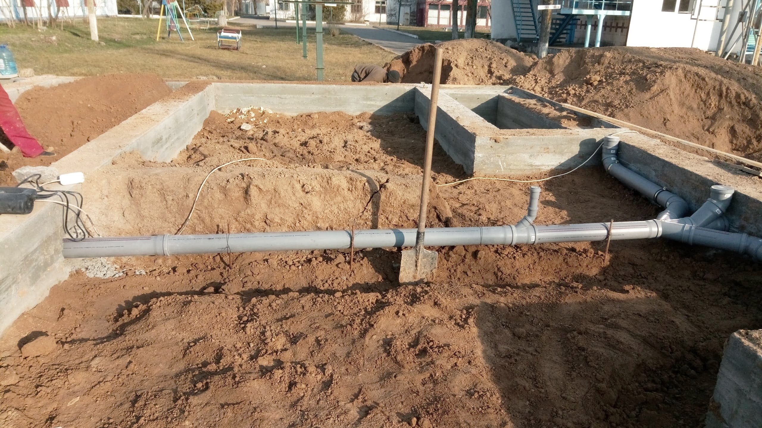 Ввод трубы под фундамент